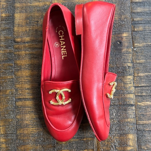 CHANEL Red Leather Flats with Gold Accents - Picture 3 of 5